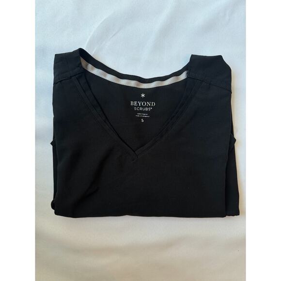 BLACK BEYOND SCRUBS SIZE SMALL SCUB TOP - Picture 4 of 4